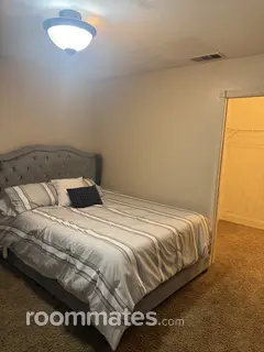 Room for rent in Eastvale, CA $1000, house