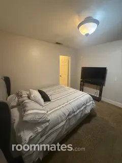 Room for rent in Eastvale, CA $1000, house