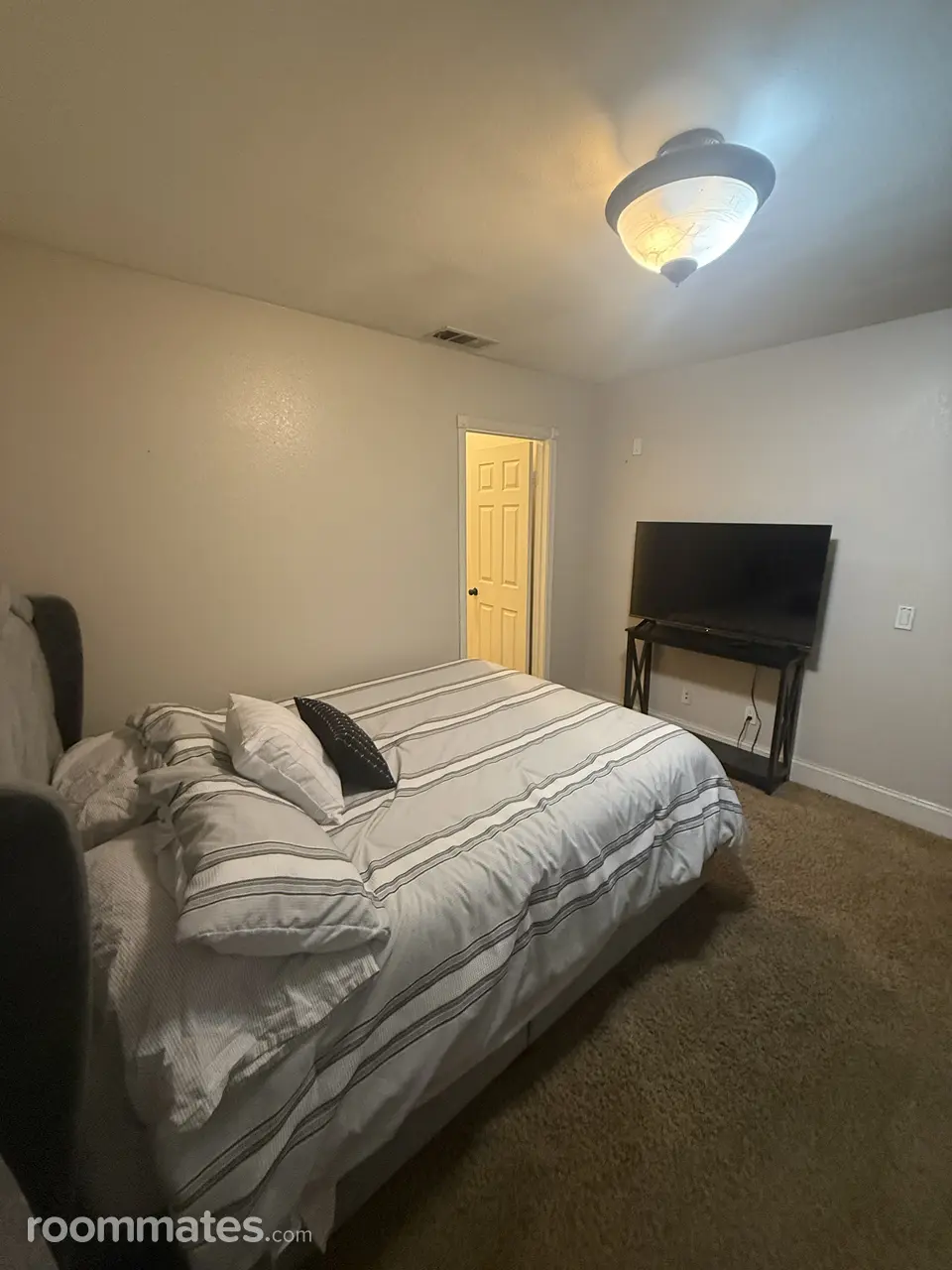 Profile photo 4 of 13