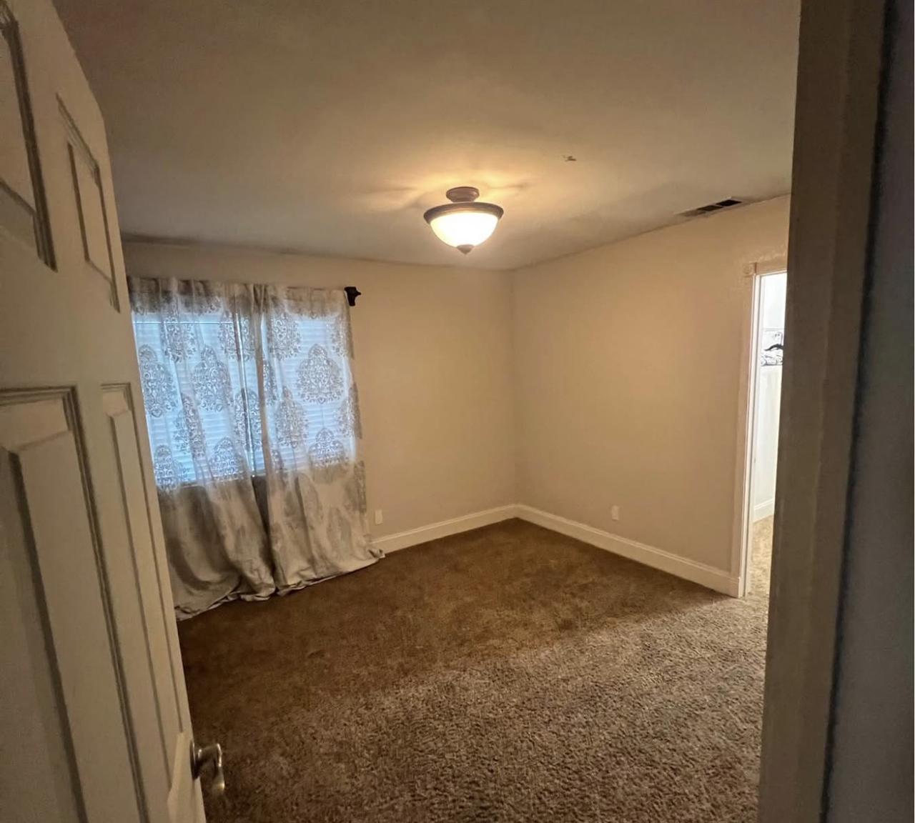 Profile photo 12 of 13