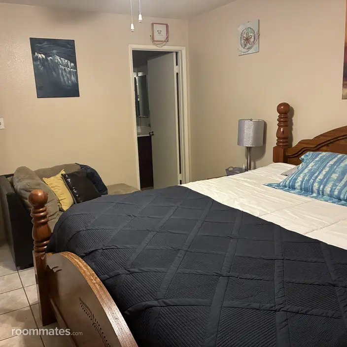 Room for rent in Phoenix, AZ $1350, condo