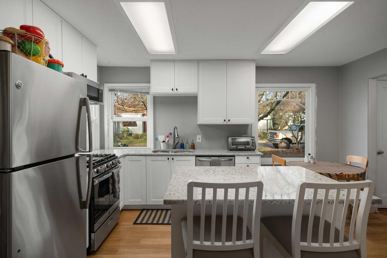 Profile photo 7 of 11