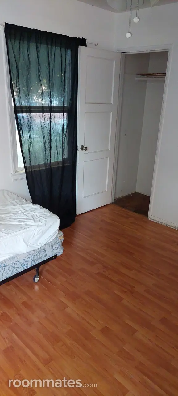 Profile photo 1 of 4