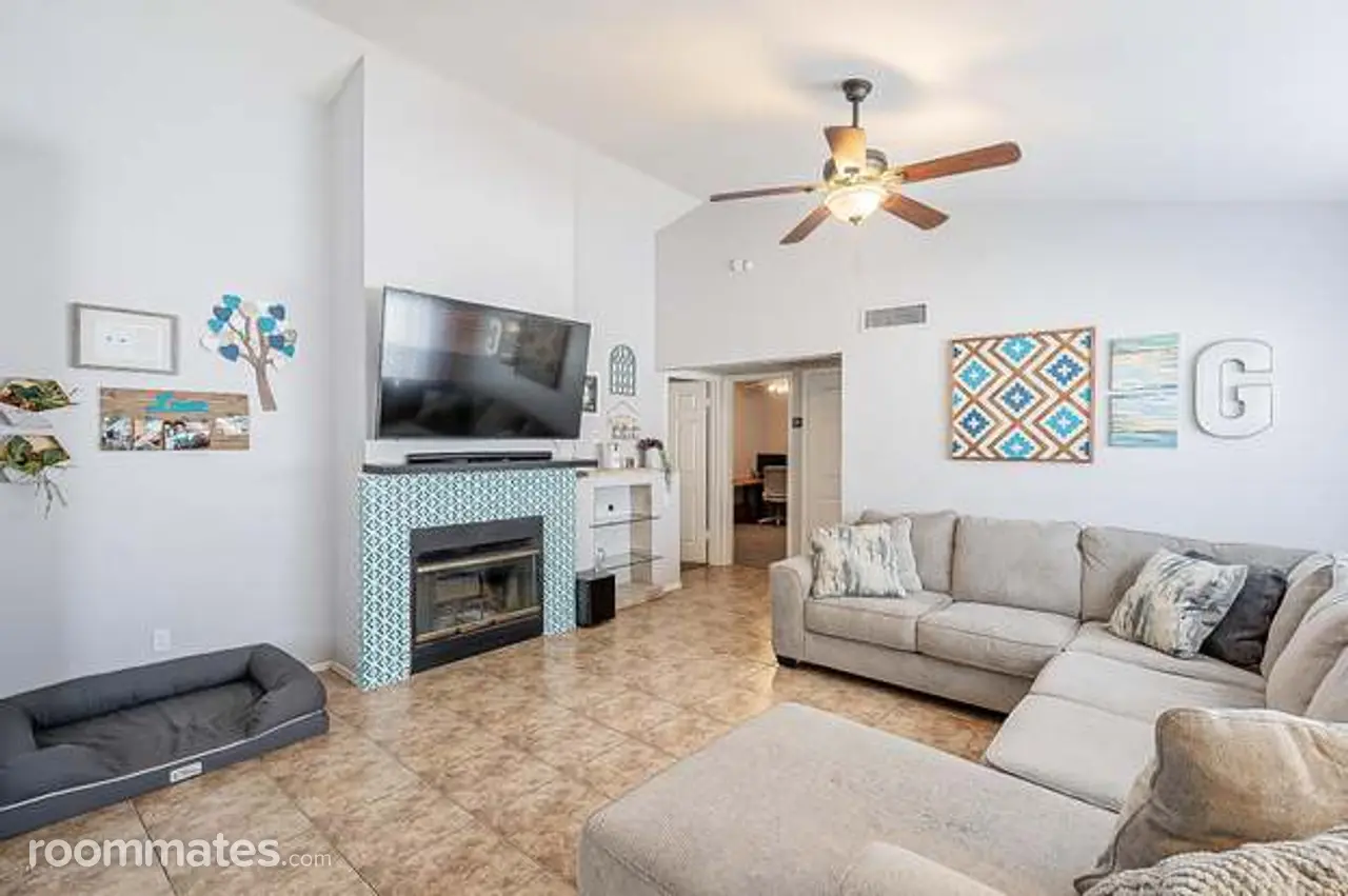 Profile photo 1 of 10