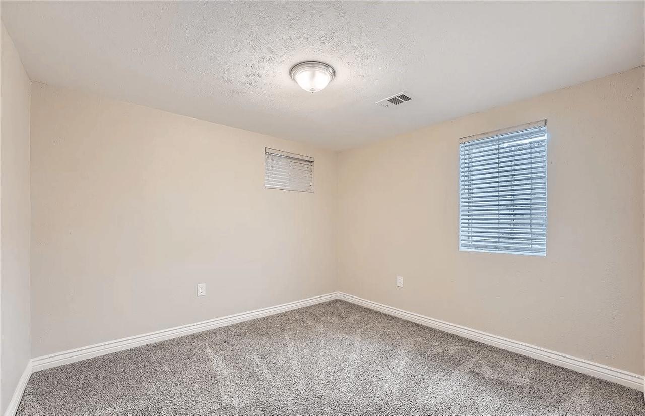 Profile photo 4 of 12