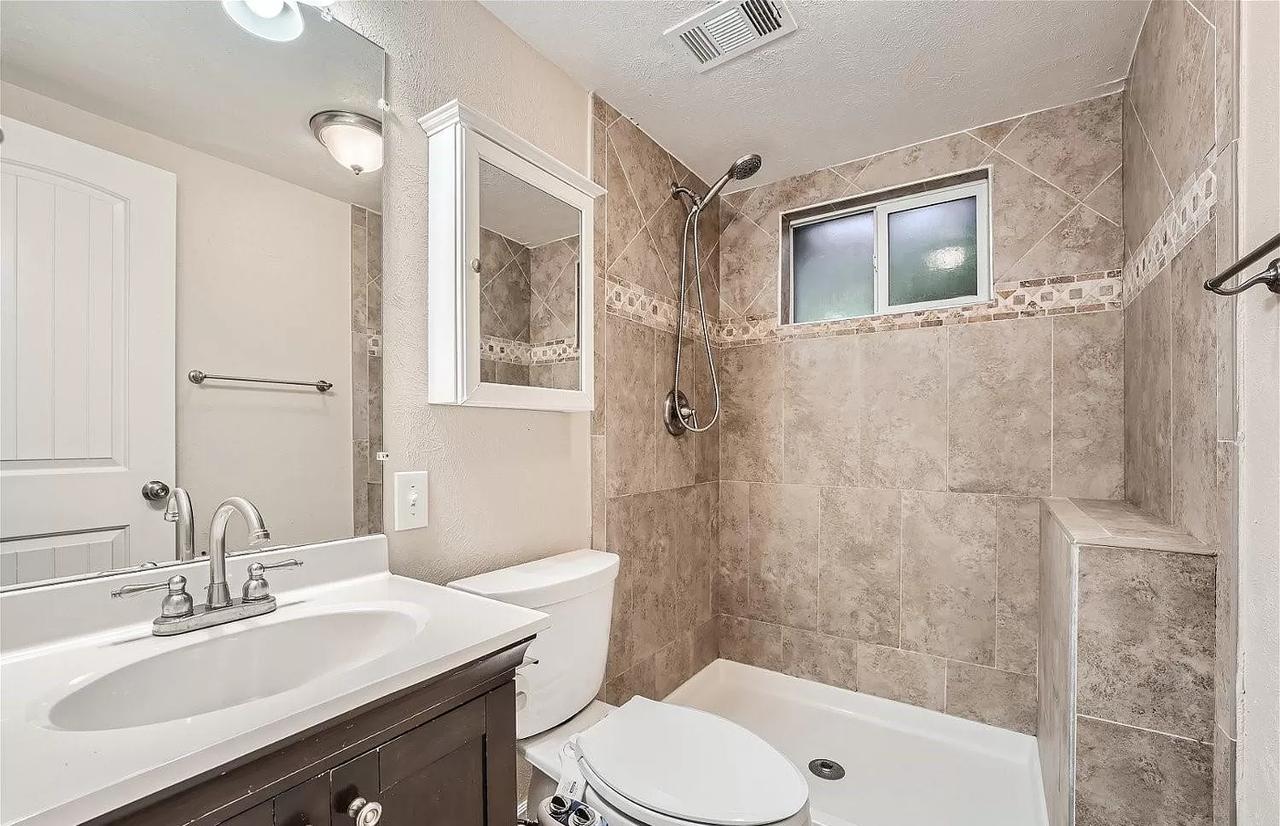 Profile photo 3 of 12