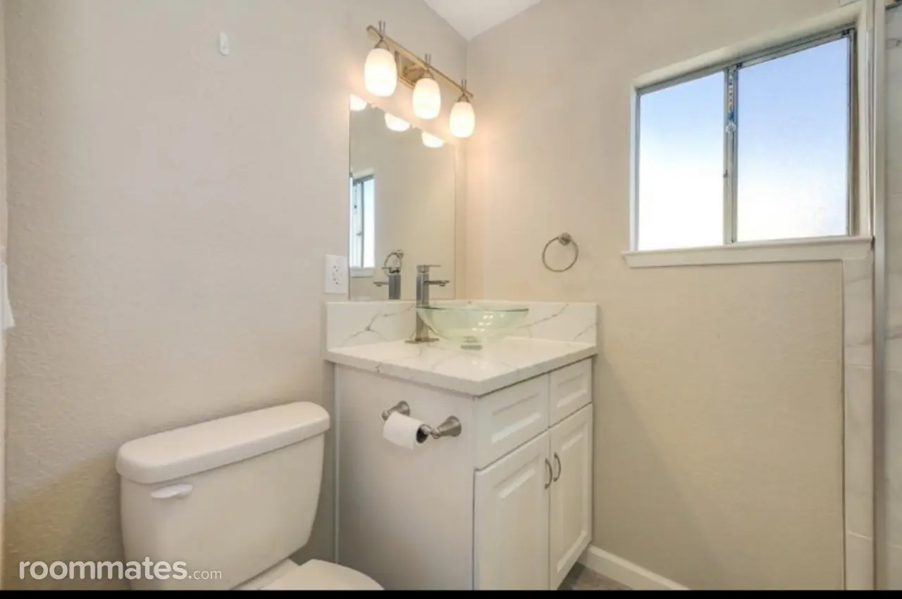 Profile photo 4 of 10