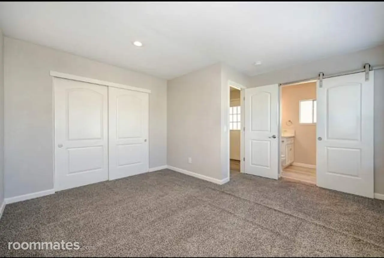 Profile photo 1 of 10