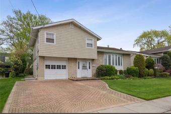 Room for rent in East Rockaway, NY $1000, house