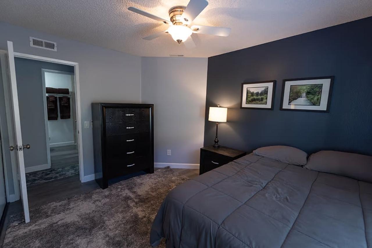 Profile photo 3 of 6