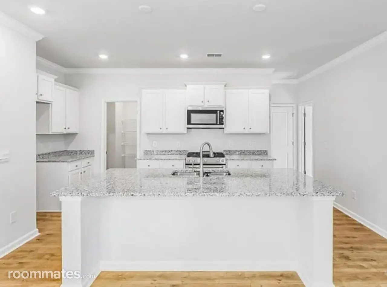 Profile photo 4 of 16