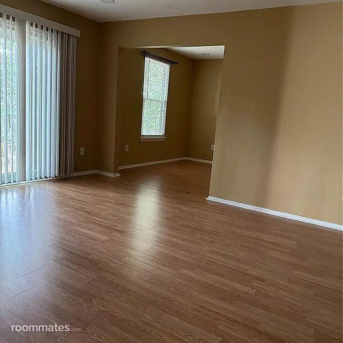 Room for rent in Turnersville, NJ $1000, townhouse