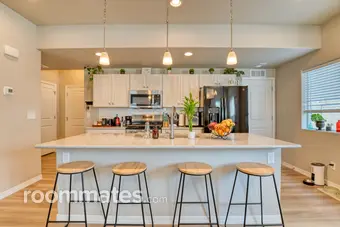 Room for rent in Colorado Springs, CO $1155, townhouse