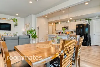 Room for rent in Colorado Springs, CO $1155, townhouse