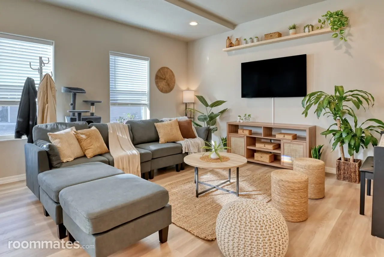 Profile photo 2 of 11