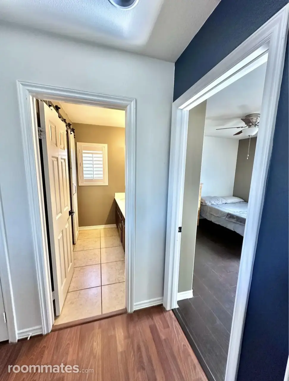 Profile photo 7 of 17