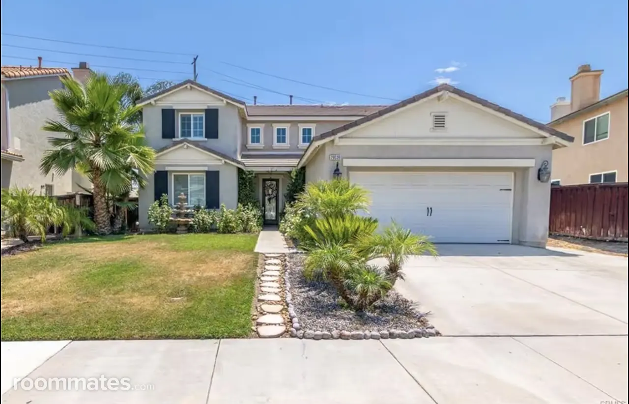 Profile photo 9 of 18