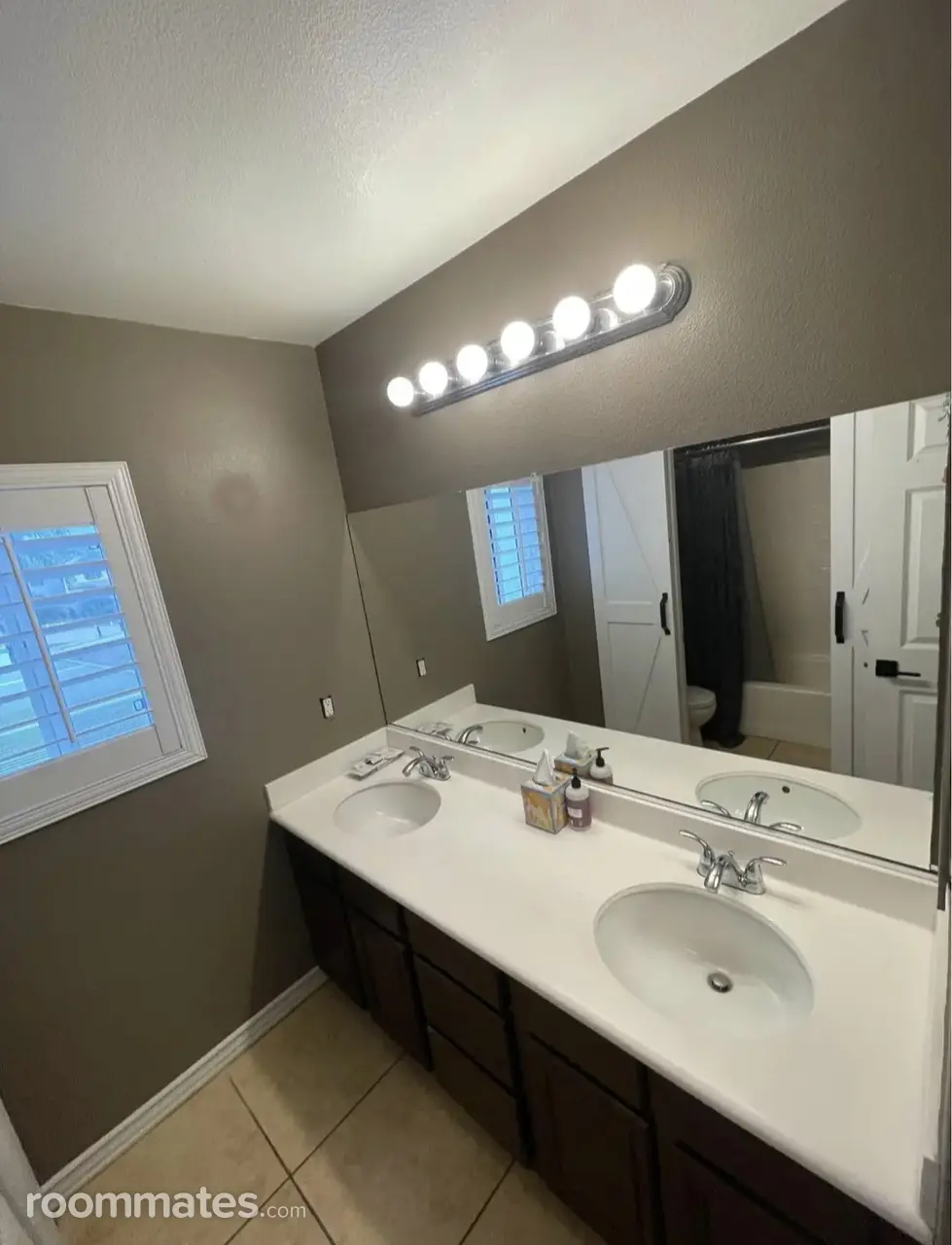 Profile photo 4 of 17