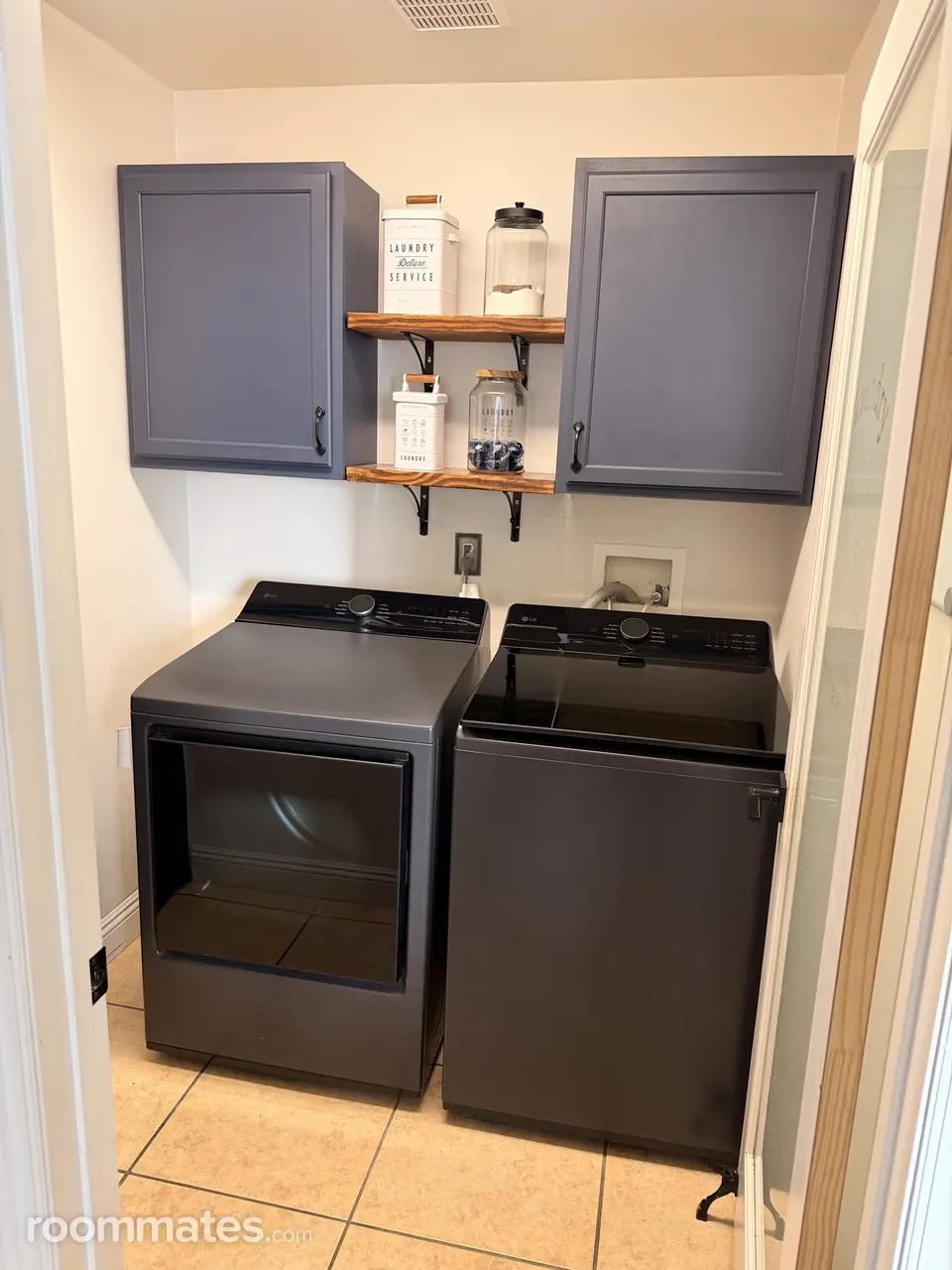 Profile photo 8 of 18