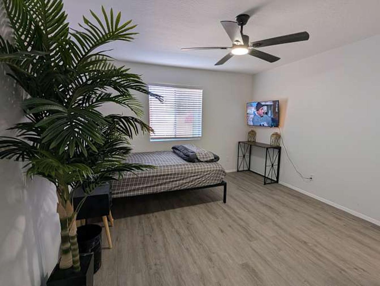 Profile photo 4 of 11