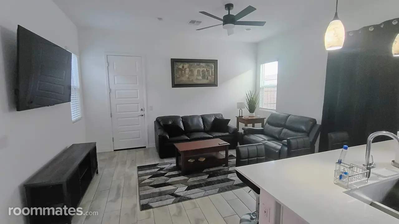 Profile photo 7 of 11