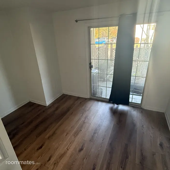 Room for rent in Woodbridge, VA $850, condo