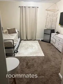 Room for rent in Green Cove Springs, FL $800, house