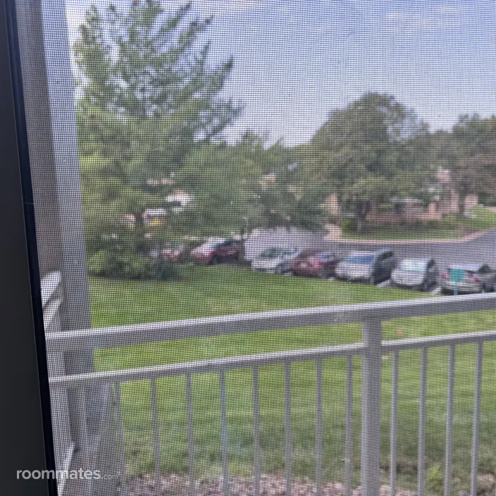 Room for rent in Overland Park, KS $800, apartment