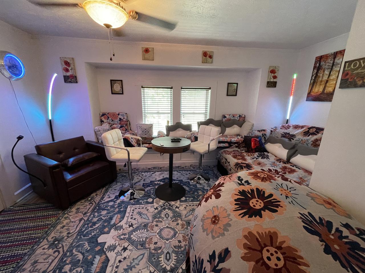 Profile photo 4 of 11