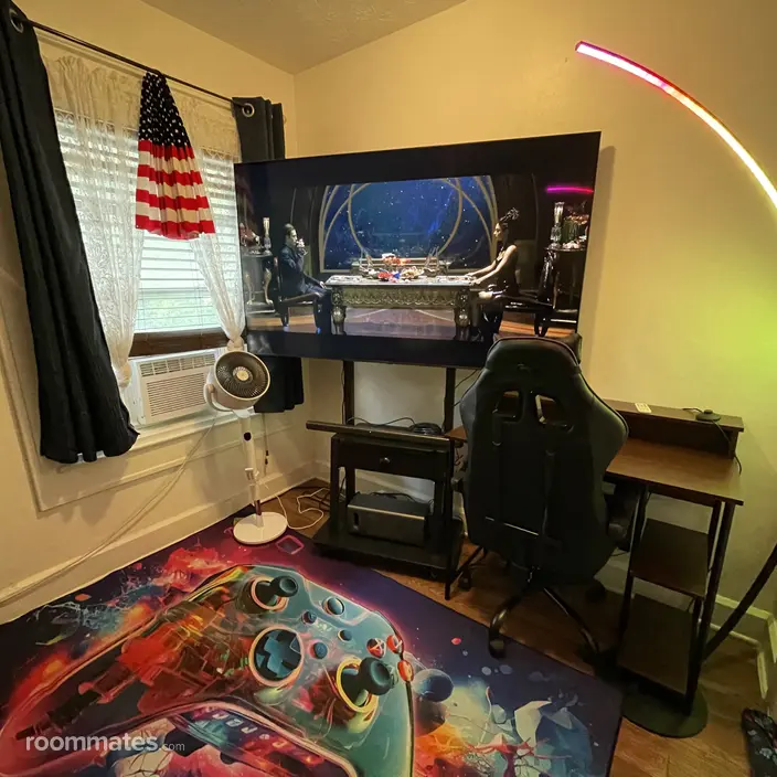 Room for rent in Indianapolis, IN $1100, condo