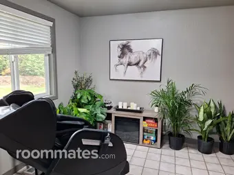 Room for rent in Keizer, OR $797, house