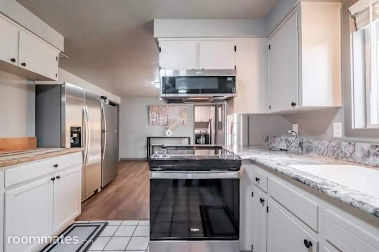 Profile photo 8 of 13