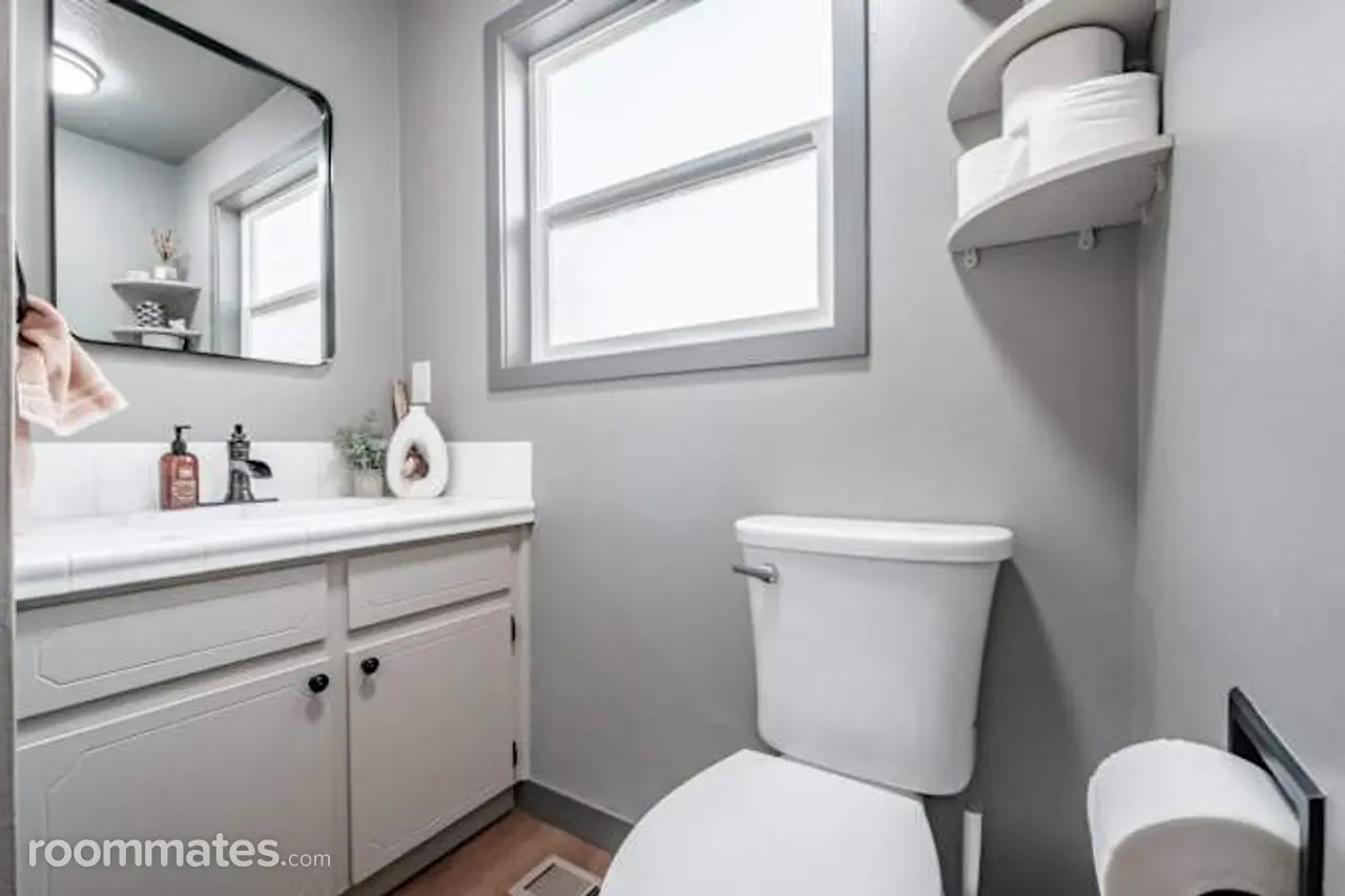 Profile photo 4 of 13