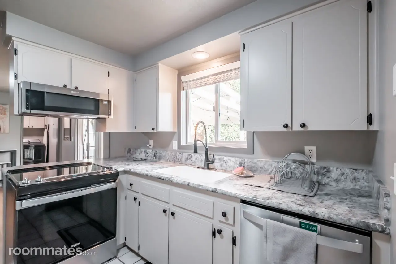 Profile photo 6 of 11