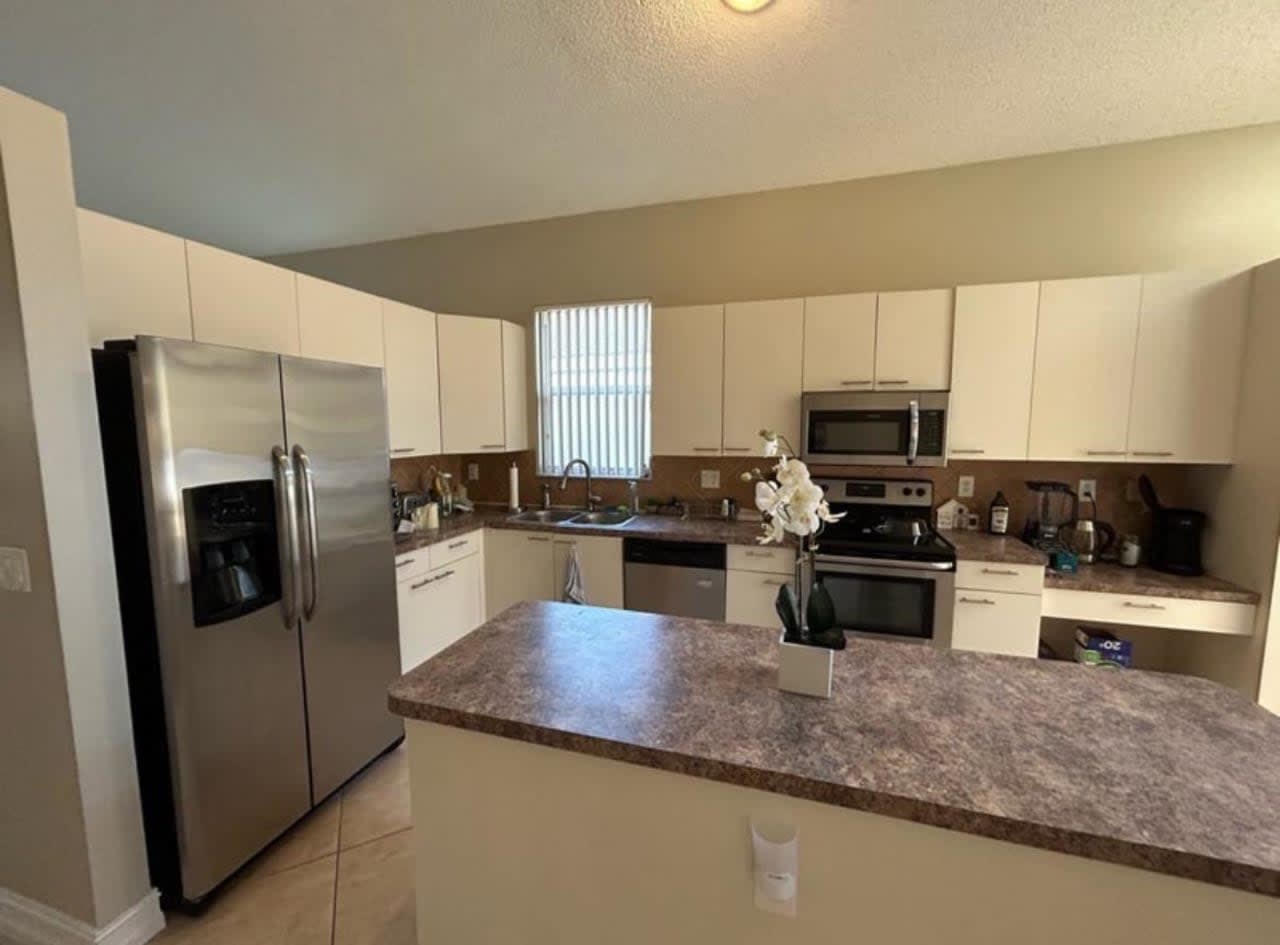 Profile photo 3 of 10