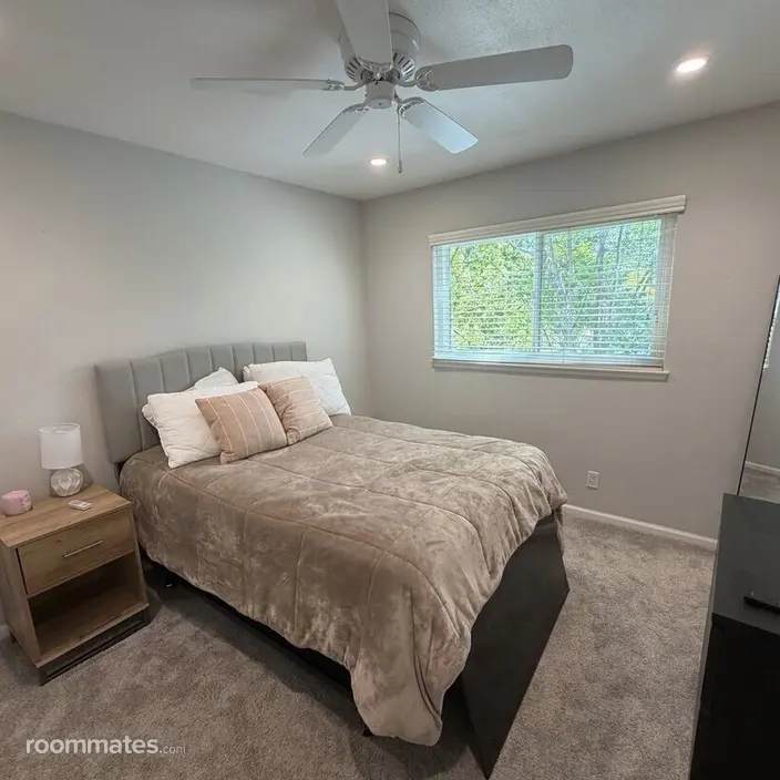 Room for rent in Moorpark, CA $1400, townhouse