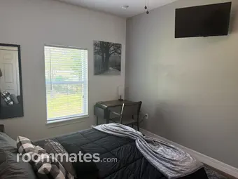 Room for rent in Tampa, FL $1300, house