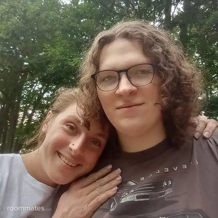 Roommate looking Lansing, MI, $1000