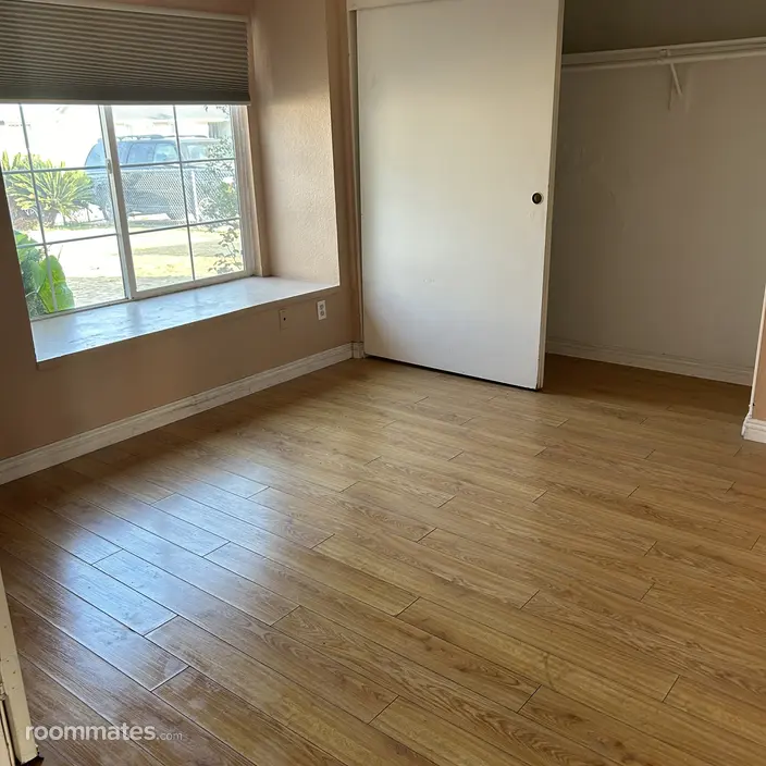 Room for rent in San Bernardino, CA $700, house
