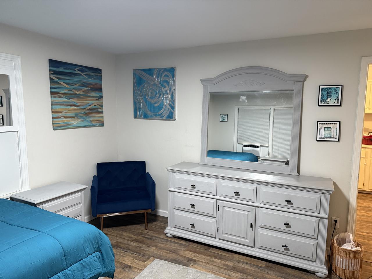 Profile photo 3 of 11