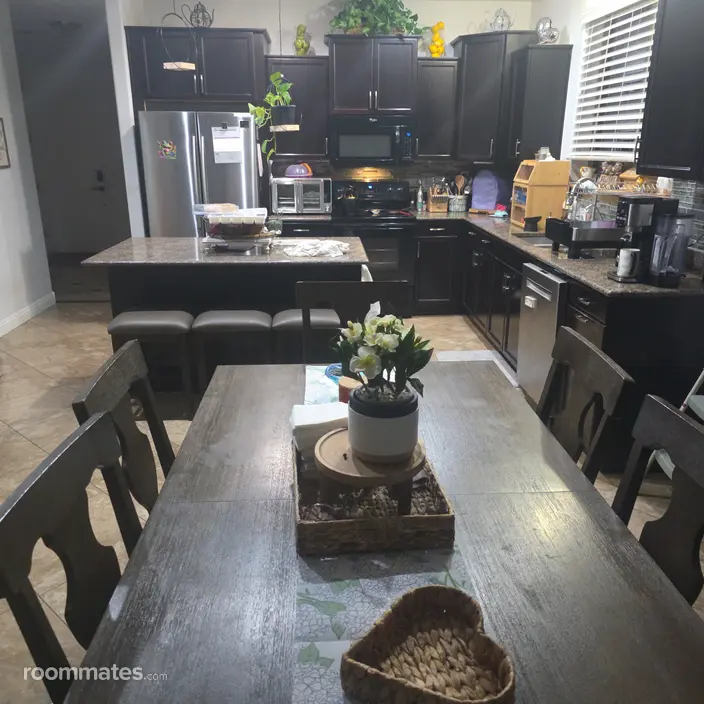 Room for rent in San Tan Valley, AZ $750, house