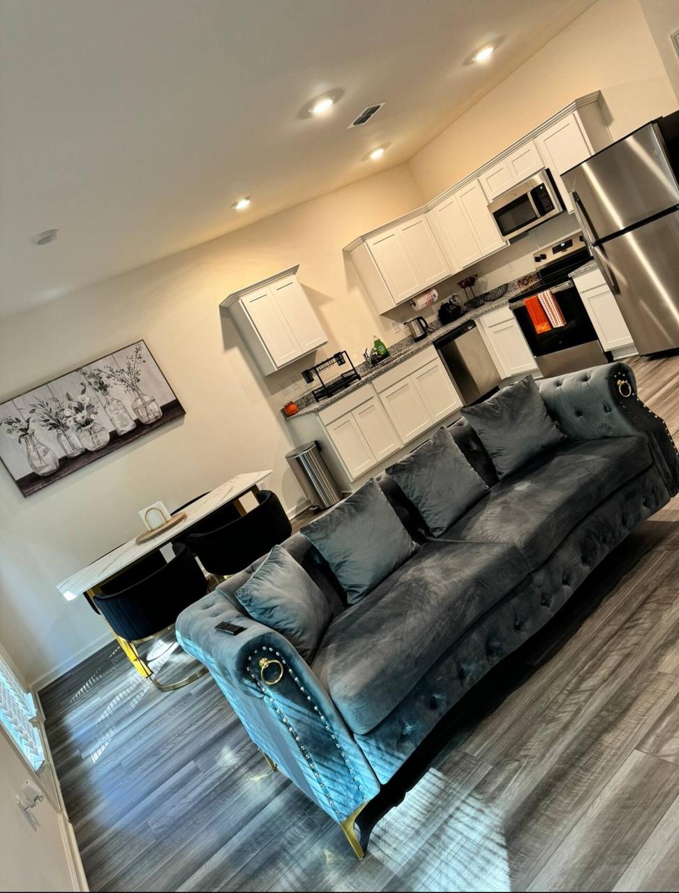 Profile photo 4 of 10