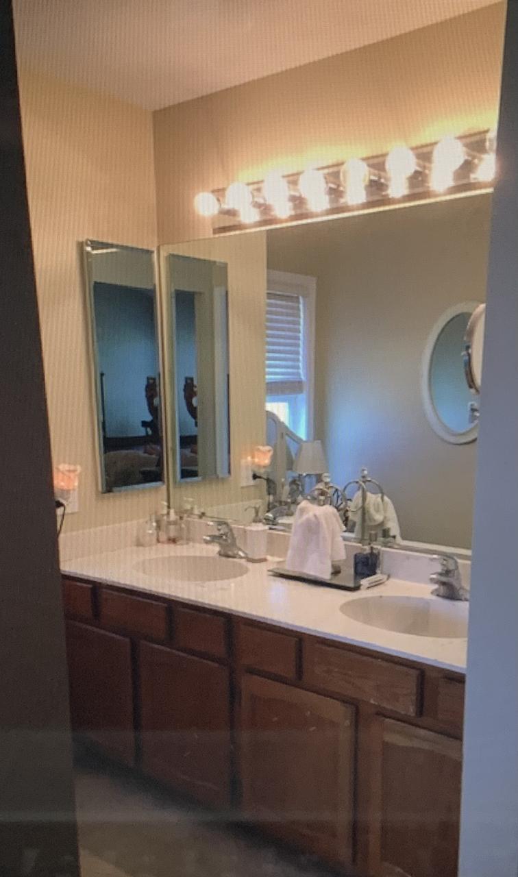 Profile photo 7 of 11