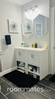 Room for rent in Cleveland, OH $800, house