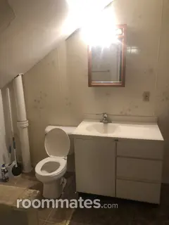 Room for rent in Galesburg, IL $700, house