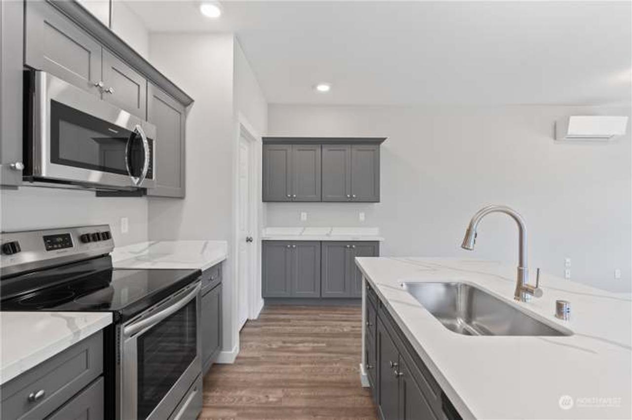 Profile photo 1 of 7