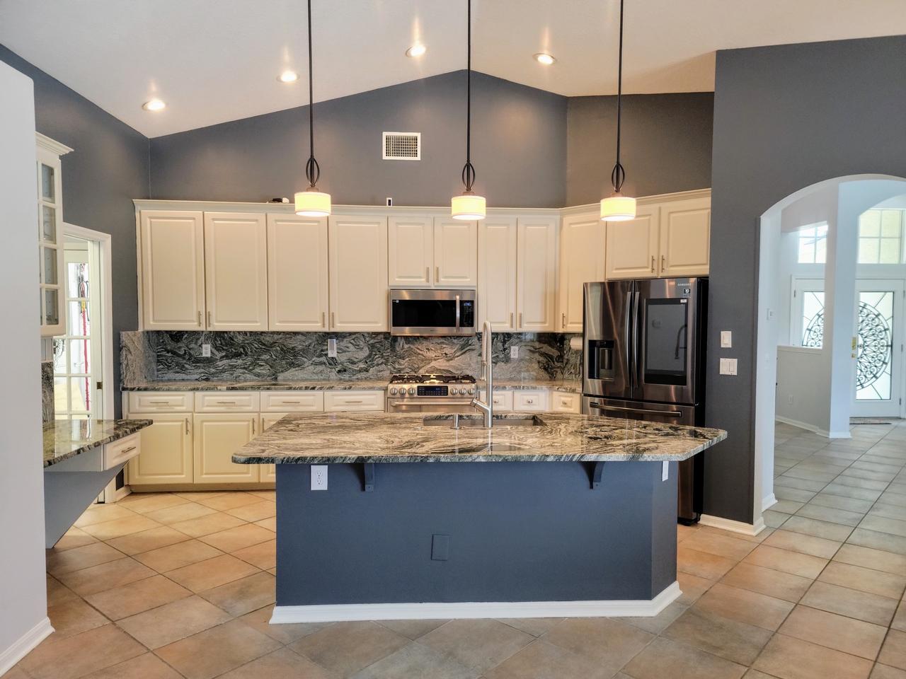 Profile photo 3 of 8