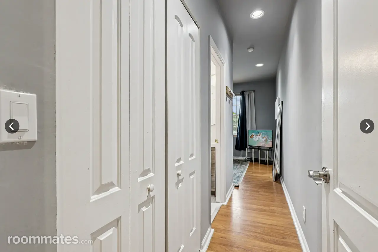 Profile photo 4 of 11