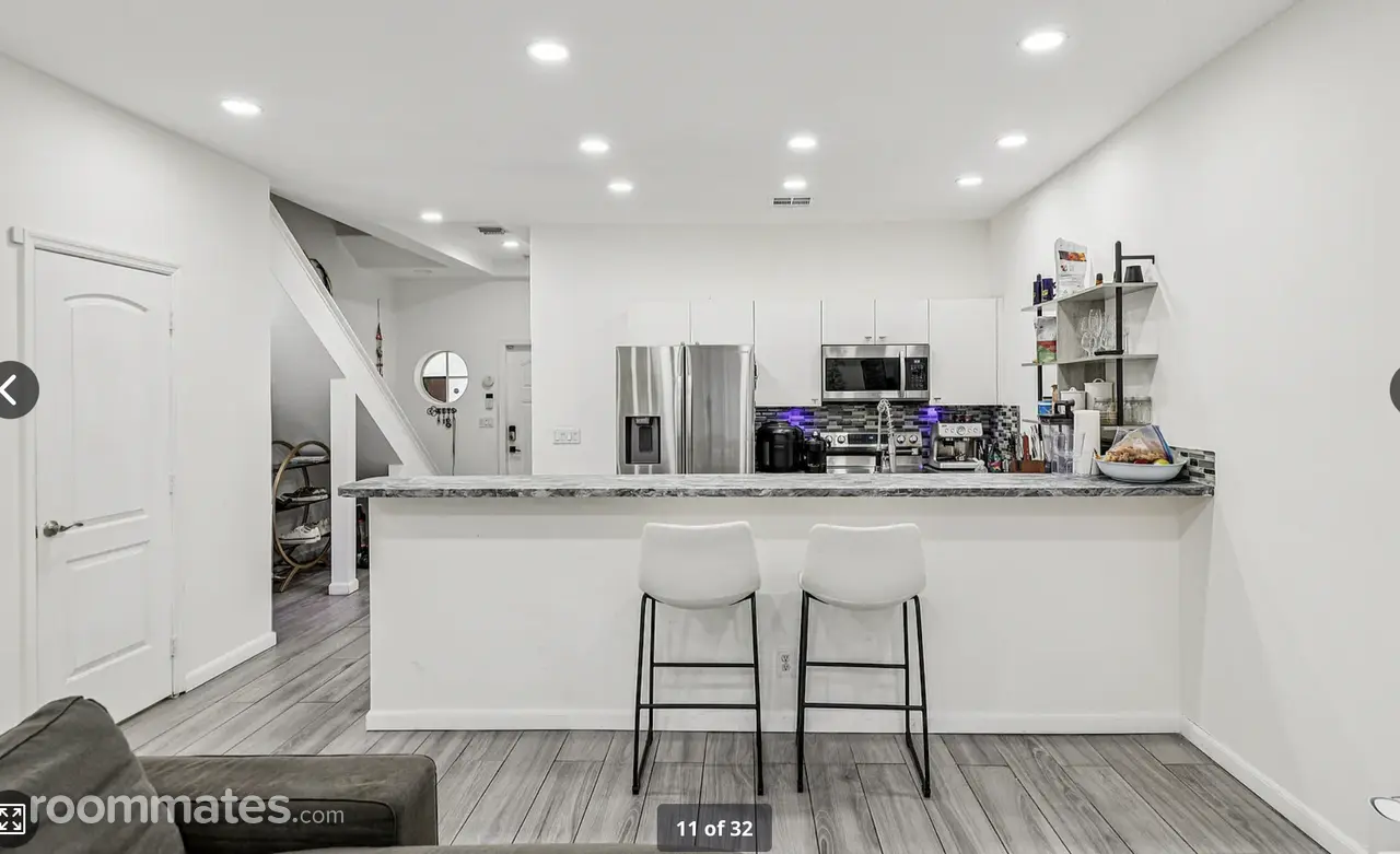 Profile photo 9 of 11