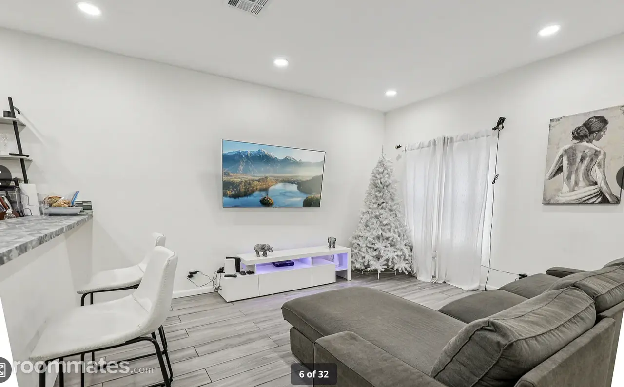 Profile photo 8 of 11